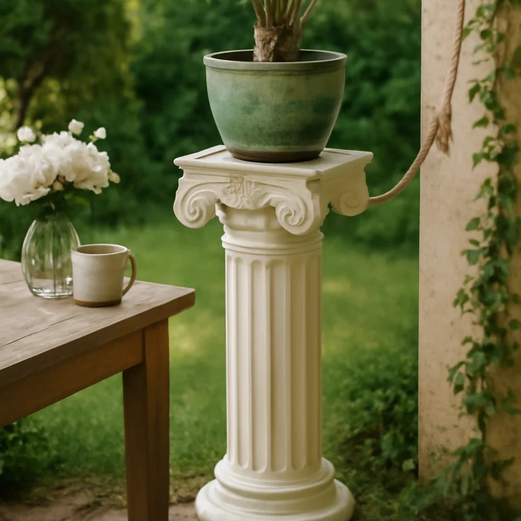 table d'appoint colonne romaine pierre sculptée classique blanc décoration intérieure angle canapé