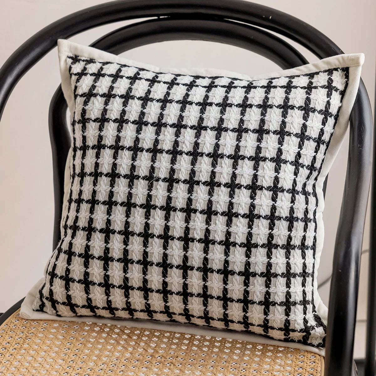 coussin décoratif moderne motif floral blanc nordique polyester jacquard adhésif