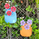 décoration murale artisanale fleurs colorées feuilles vertes abeille bleu jaune orange violet