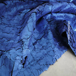 tissu polyester protection uv bleu noir texturé craquelé plissé abstrait matériaux bricolage respectueux environnement