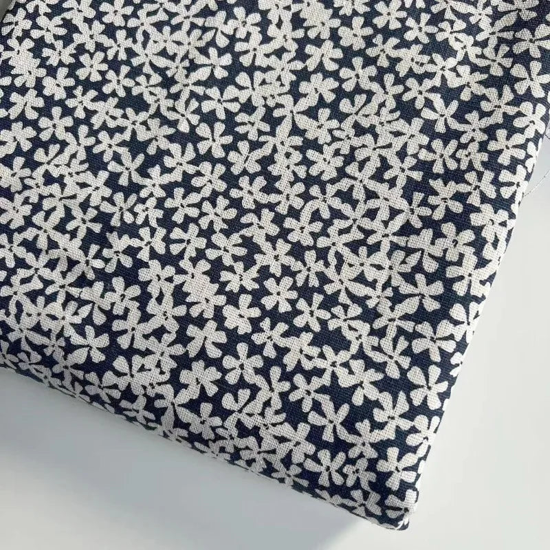 tissu classique fleurs blanches bleu marine vert clair rouge foncé 150cm 50cm coton linge