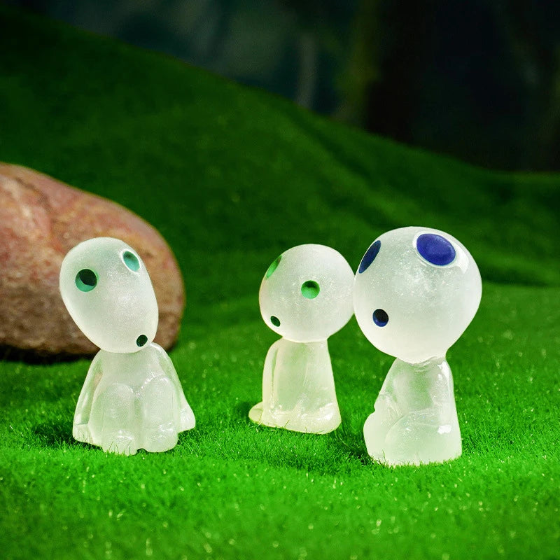 décoration intérieure moderne figurines transparentes bleues vertes yeux sourires adhésives différentes tailles opalescentes minimalistes