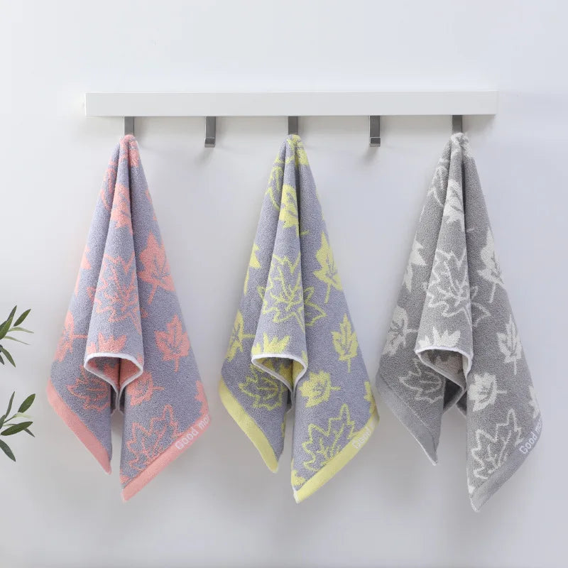 serviettes coton gris rose jaune feuilles stylisées séchage rapide machine moderne clips