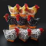figurines poulets bois peints artisanales décoration maison ornements couleur rouge verte Jaune