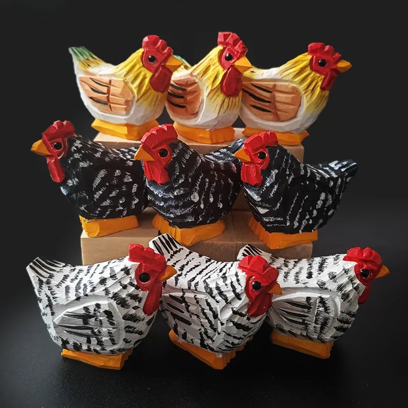 figurines poulets bois peints artisanales décoration maison ornements couleur rouge verte Jaune