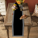 chimene table lin motif grec noir blanc decoratif classique assiettes couverts verres