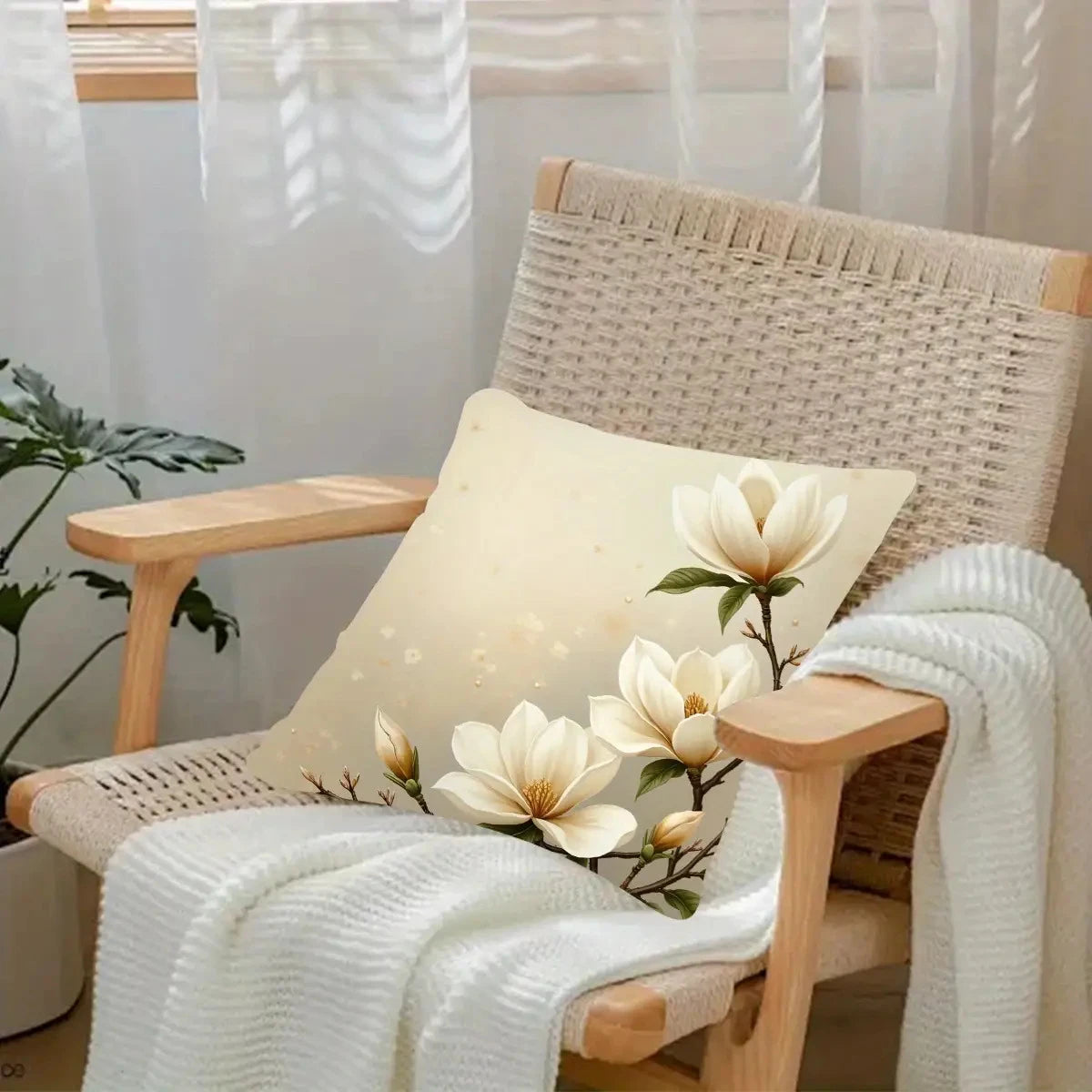 housse coussin carré motif floral fleurs blanches feuilles vertes bohème 100 polyester beige clair