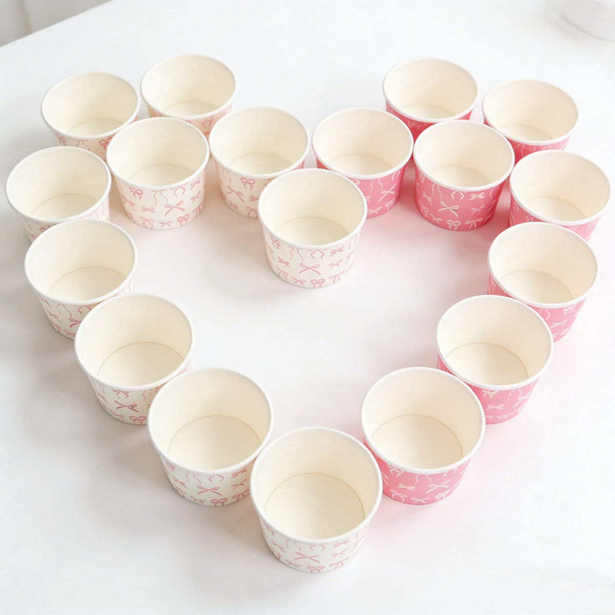 petites coupes papier rose motif rubans moderne blanc festives mariage anniversaire enfants