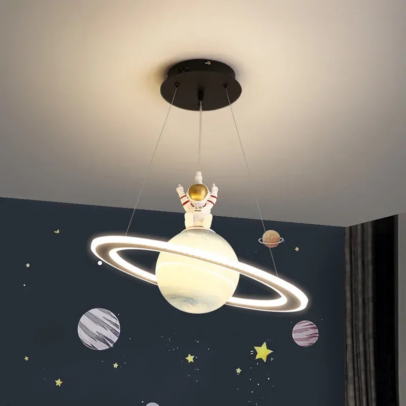 suspension lumineuse bleu blanc doré planète saturne astronaute moderne spatialchains suspendues