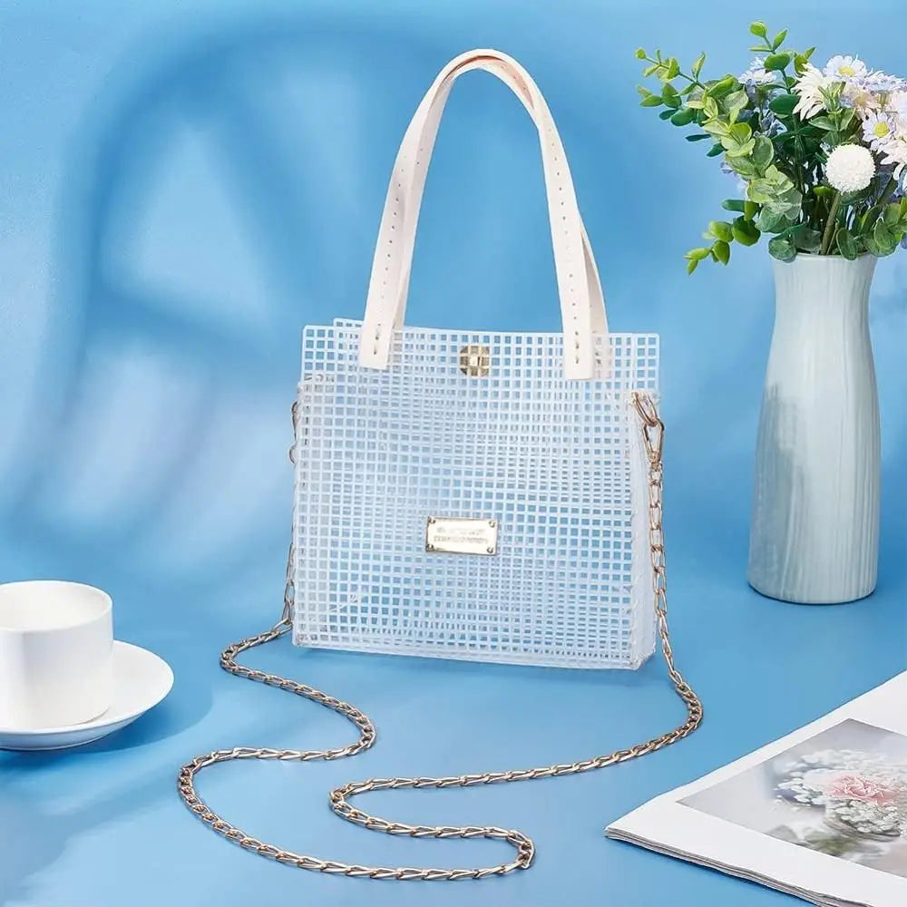 sac main blanc translucide maille fine moderne chaîne métallique poignée caoutchouc