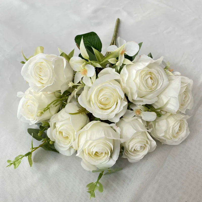 décoration maison bouquet roses artificielles couleurs variées feuilles vertes élégantes anniversaire événement