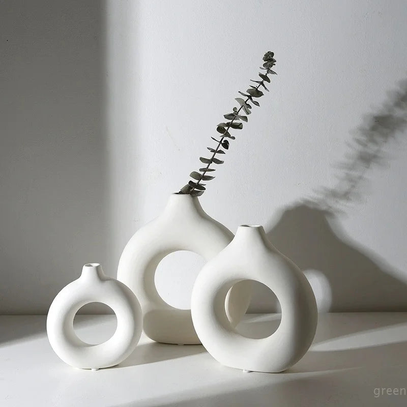 vase decoratif blanc motif abstrait moderne minimaliste sculpture maison fleurs artificielles bougie livre photo