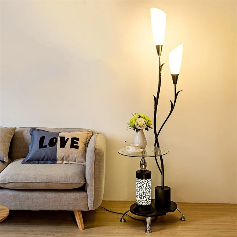 lampe sol moderne tablette motif floral blanc noir décointérieur