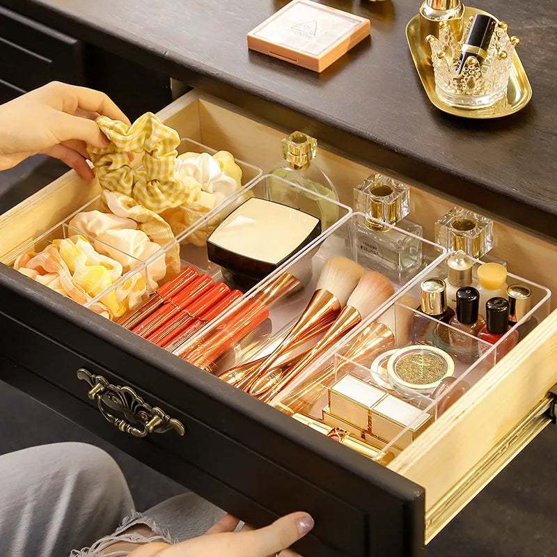 boîtes rangement transparentes modernes minimalistes maquillage pinceaux crèmes vernis rubans cosmétiques organisation vanity