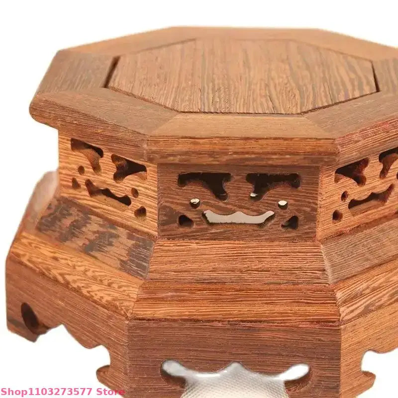 support vase bois artisanal marron clair texture naturelle découpes géométriques traditionnel métalliques
