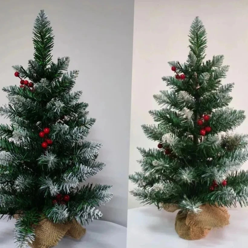 Détail du flocage PVC et des fruits rouges du sapin de Noël