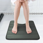 tapis toilette salle bain gris foncé rayures horizontales antidérapant mousse mémoire forme moderne confortable