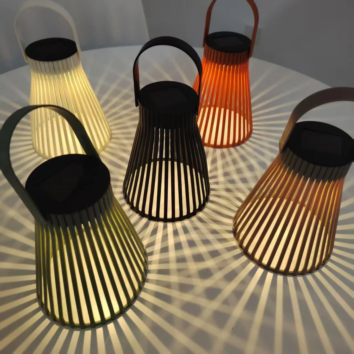 lanterne solaire suspendue moderne rayées noir blanc orange ambre étanche extérieure intérieure camping terrasse