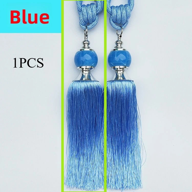 pompons rideau gris bleu jaune rouge classique anciens anneaux métalliques élégants ornement chambre salon