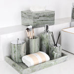 ensemble décoration salle bain marbre vert blanc moderne distributeur savon boîte mouchoirs flacon parfum