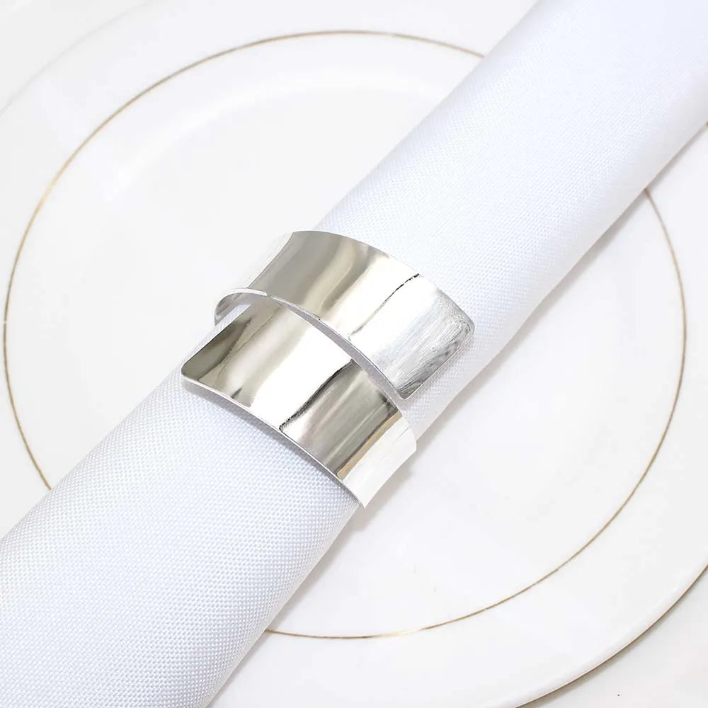 Anneaux de serviette argentés pour décoration de mariage