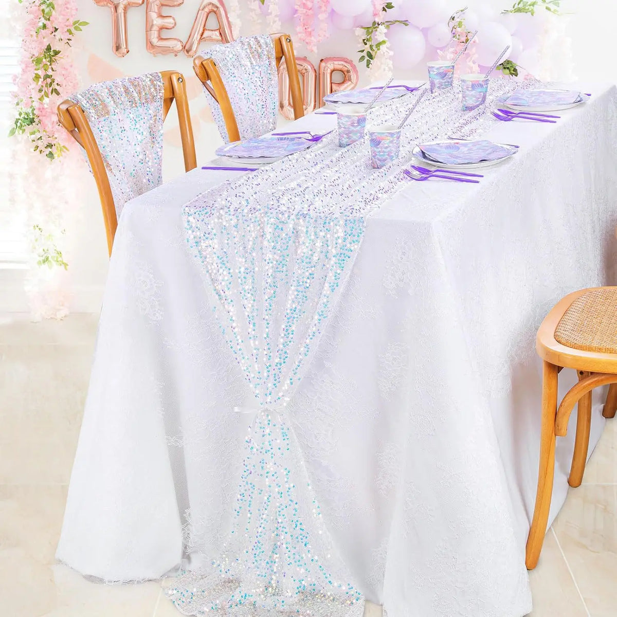 nappe festive séquins irisés transparent violet rose turquoise blanc anniversaire décoration scintillante assiettes gobelets