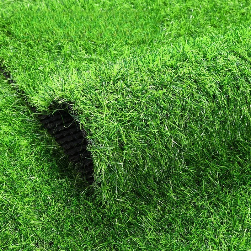 tapis artificiel herbe imitation moderne deco jardin vert pelucheux extérieur balcon cour carré