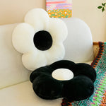 coussin moderne fleurs stylisées velours blanc noir anti décubitus coton 35x35cm