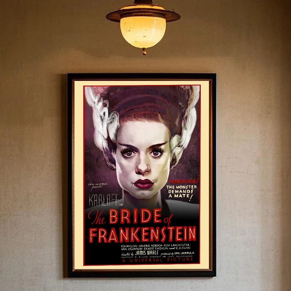 affiches vintage films horreur personnages illustrations noir blanc décor maison salon chambre