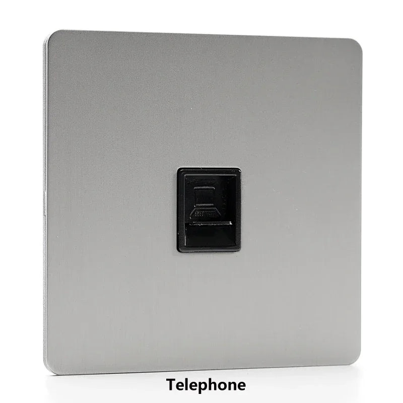 prise électrique moderne argentée usb fixation trois prises murales minimaliste