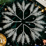 décoration noël plumes artificielles branches feuilles pin pommes coton rouges traditionnellements
