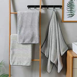 serviettes rayées bambou séchage rapide douces absorbantes gris clair moderne ensemble bain pliées