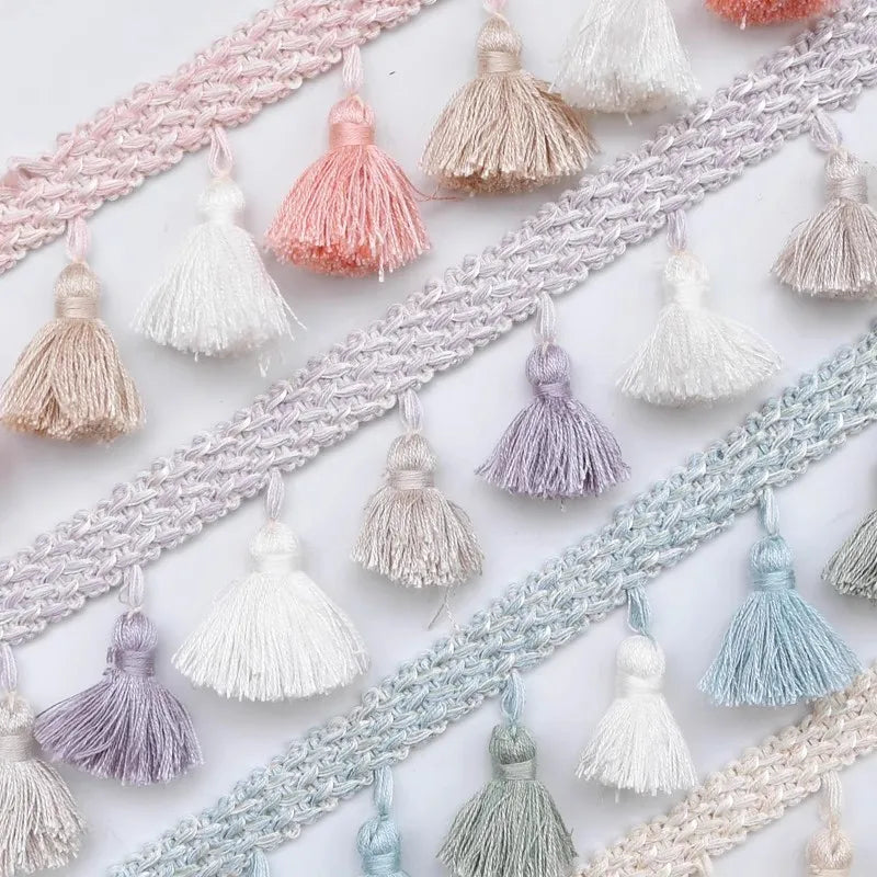 rideaux décoratifs glands pompons tissu texturé semi transparent shabby chic bohème rose blanc beige