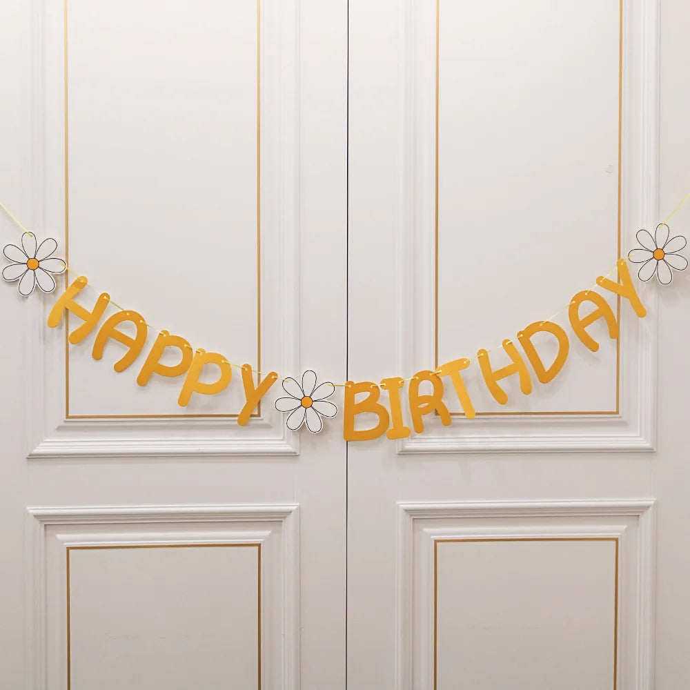 guirlande happy birthday lettres relief fleurs souriant deco enfantine joyeuse occasion anniversaire mariage baptême