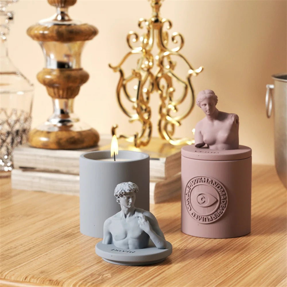 bougies décoratives statuettes classiques personnages modernes gris rose vert bleu