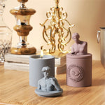 bougies décoratives statuettes classiques personnages modernes gris rose vert bleu