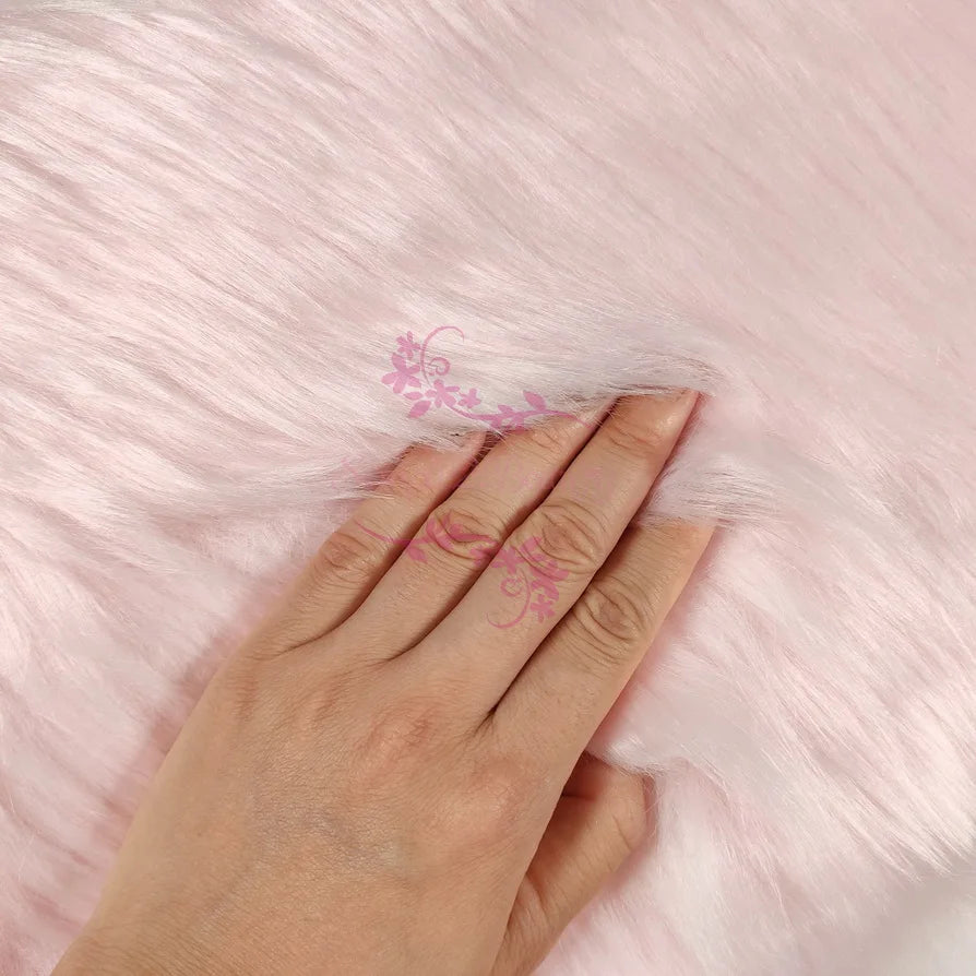 coussin fourrure synthétique doux gris noir rose clair moderne confortable pliable lavable étiquette fleursstylisees