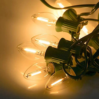 Guirlande lumineuse LED C7 étanche allumée dans une chambre
