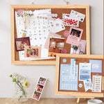 panneau affichage liège cadre bois couleur beige claire minimaliste décoratif trou accroche photo note
