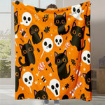 Couverture à motif orange vif ornée de silhouettes de chats noirs, d'os et de fantômes blancs, formant un design festif et amusant pour l'Halloween.