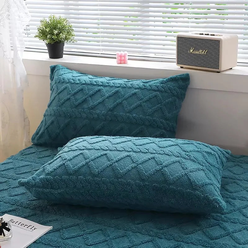 coussins décoratifs rectangulaires velours polyester géométrique losanges entrelacés bleu clair jaune gris rose vert