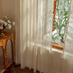 rideaux dentelle beige motifs géométriques bohèmes triangles fleurs vase vintage translucides franges chambre