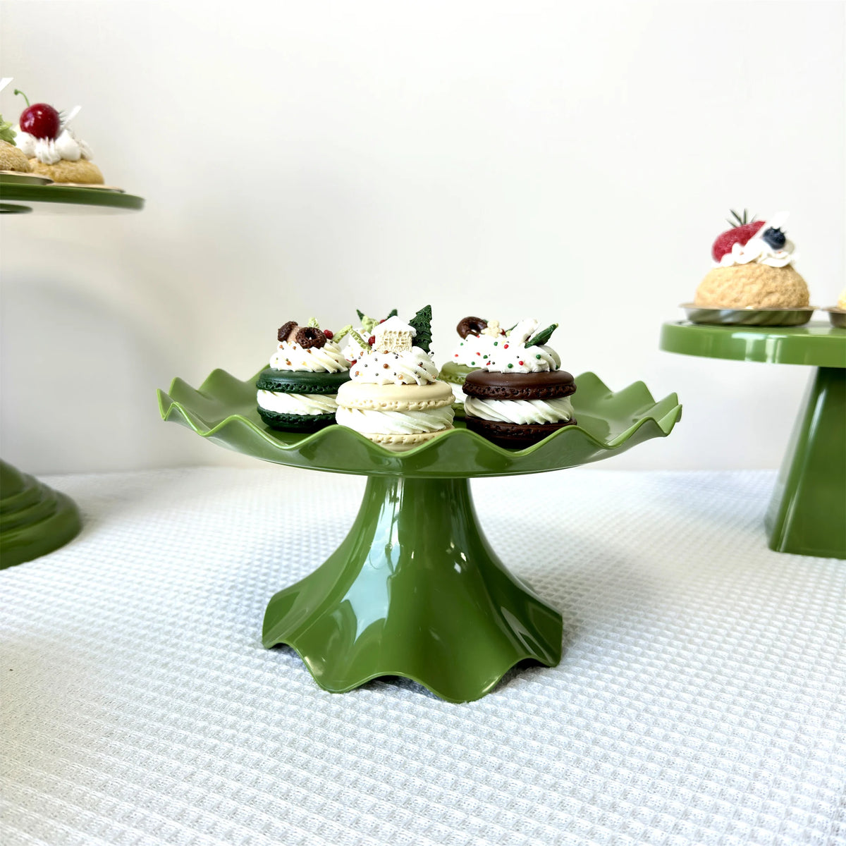 support gâteaux moderne bleu vert gris rose beige plateau ondulé base conique anniversaire mariage