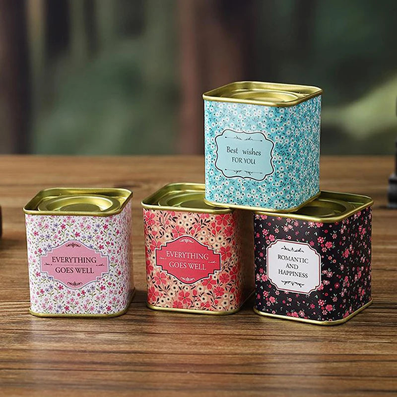 boîtes métal bleu rose noir fleurs vintage capsules étiquettes messages conservation snacks thé