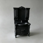 salle bain miniature 12 blanc noir vintage meuble lavabo armoire miroir ornementé accessoires poupée