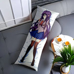 coussin corps anime violet personnages féminins détaillés blanc bleu beige nuit