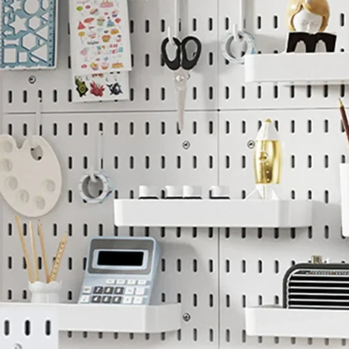 panneaux rangement blancs perforés moderne clips adhésifs étagères accessoires cuisine articles ménagers