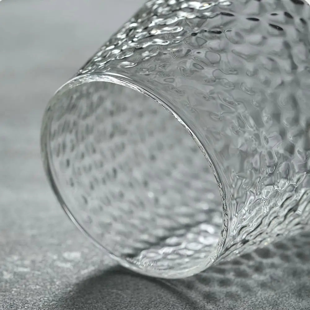 vase verre moderne transparent gravé couvercle liège opaque table