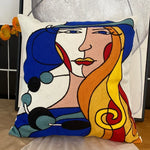 housse coussin coton brodé motifs abstraits visages stylisés moderne pop art bleu blanc orange