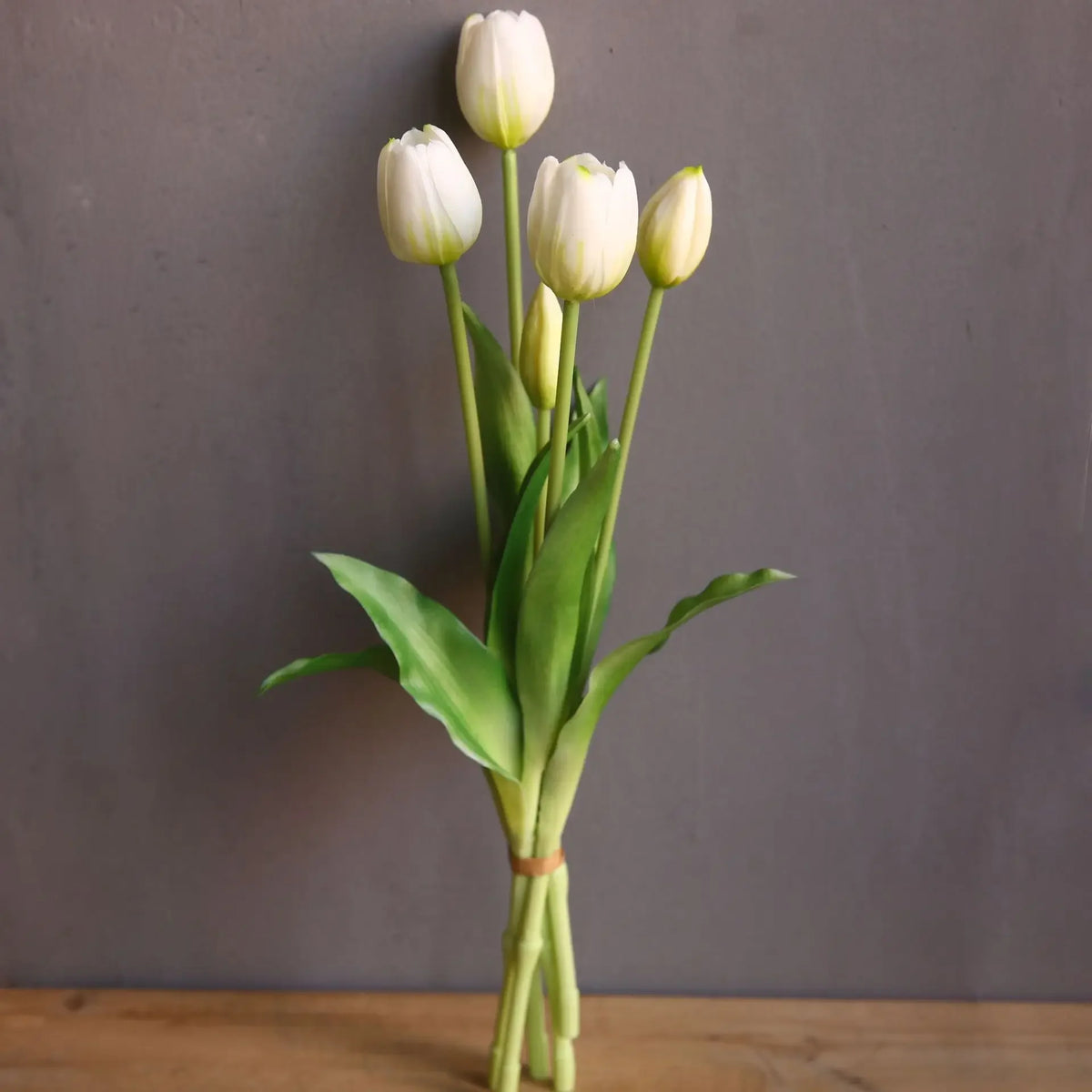 bouquet tulipes artificielles jaune orange rouge blanc décoration intérieure moderne vase verre anniversaire mariage